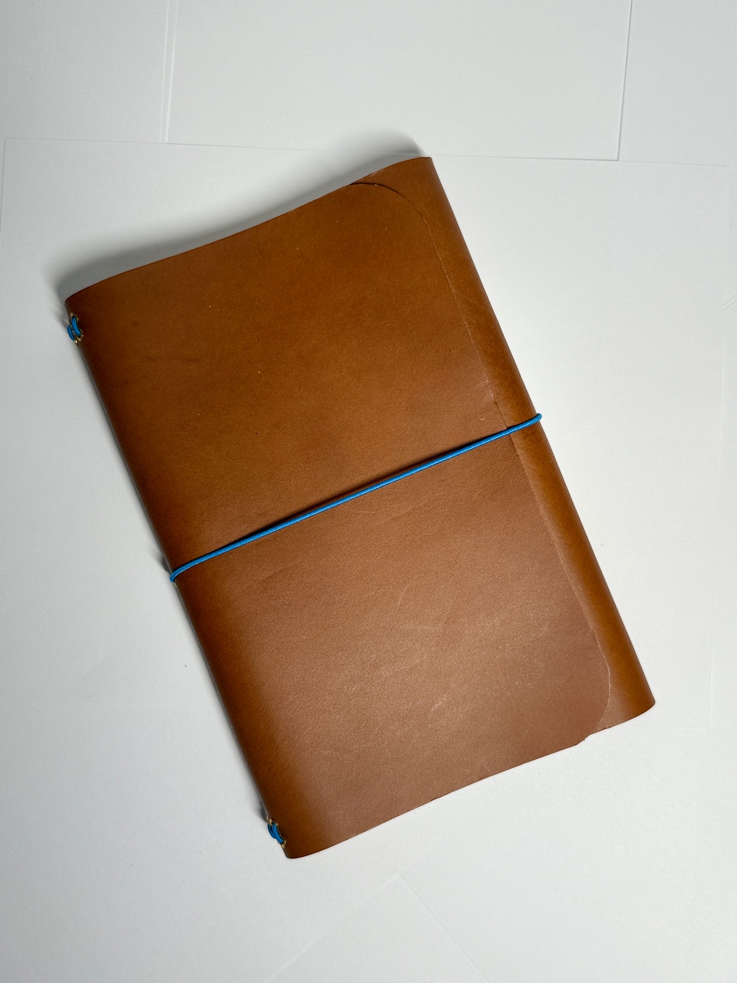 The Confidant (M) – A5 Trifold Refillable Journal
