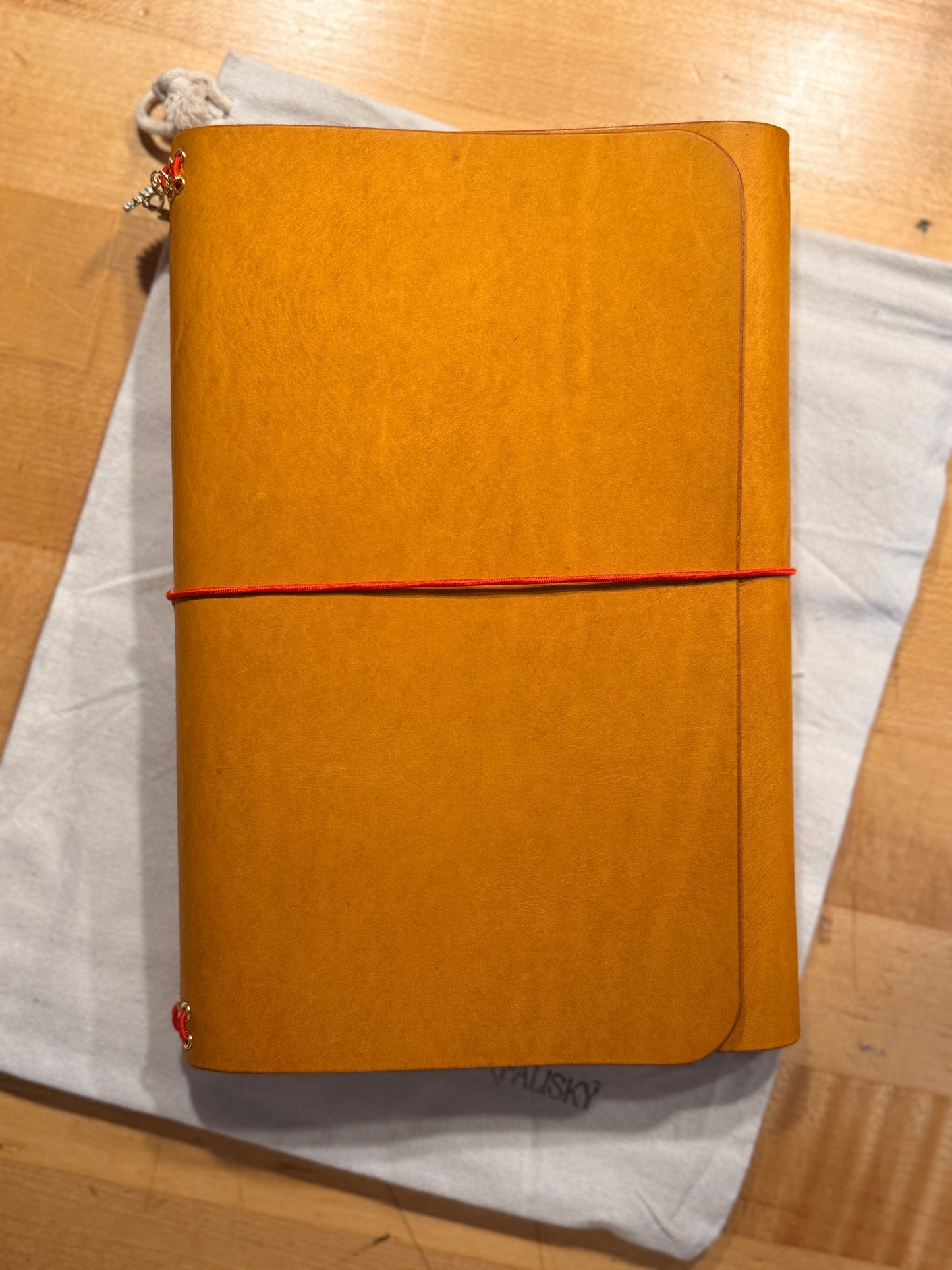 The Confidant (M) – A5 Trifold Refillable Journal