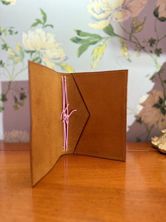 The Keeper (M) – A5 Bifold Refillable Journal with Pocket