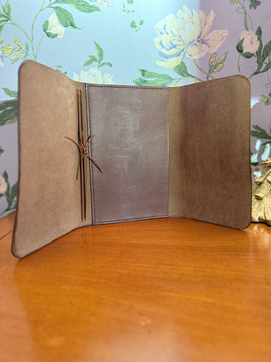 The Folio (M) – A5 Trifold Refillable Journal with Pocket